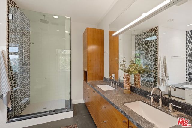 2700 Glendower Avenue, Los Angeles, CA 90027