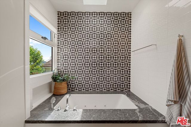 2700 Glendower Avenue, Los Angeles, CA 90027