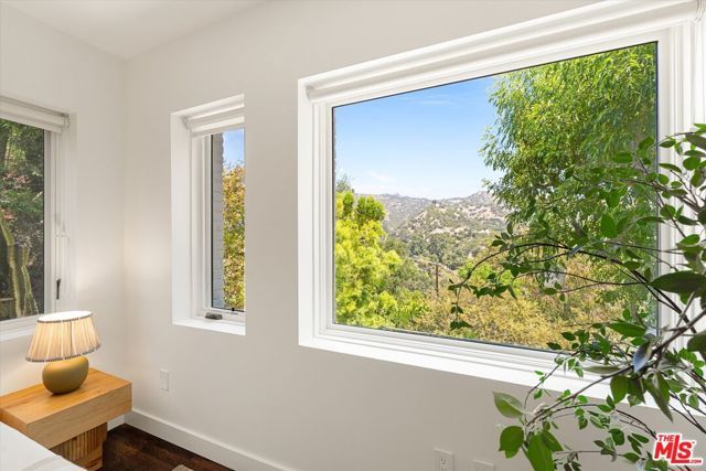 2700 Glendower Avenue, Los Angeles, CA 90027