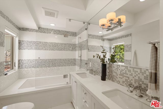 2700 Glendower Avenue, Los Angeles, CA 90027