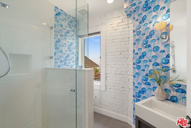 2700 Glendower Avenue, Los Angeles, CA 90027