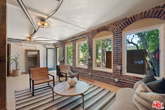 2700 Glendower Avenue, Los Angeles, CA 90027