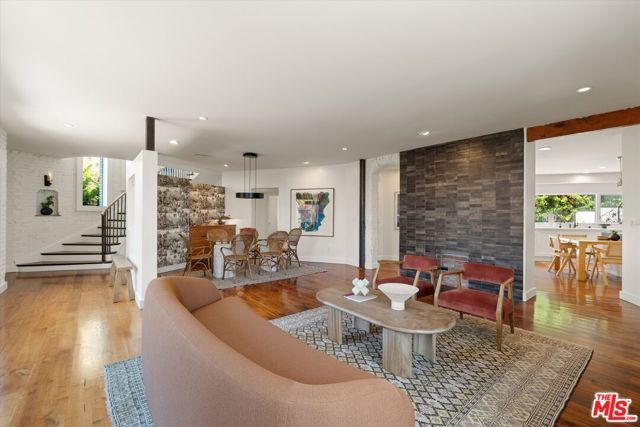2700 Glendower Avenue, Los Angeles, CA 90027