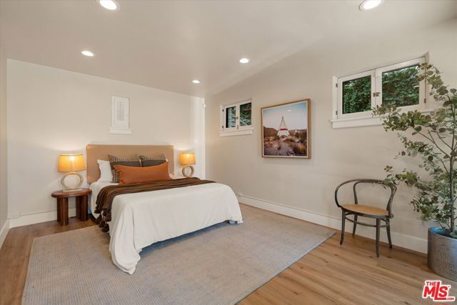 2700 Glendower Avenue, Los Angeles, CA 90027