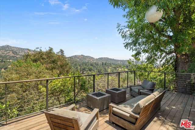 2700 Glendower Avenue, Los Angeles, CA 90027