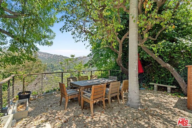 2700 Glendower Avenue, Los Angeles, CA 90027