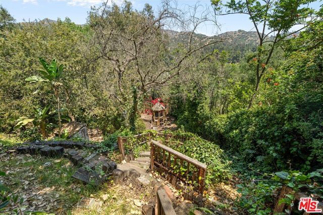 2700 Glendower Avenue, Los Angeles, CA 90027