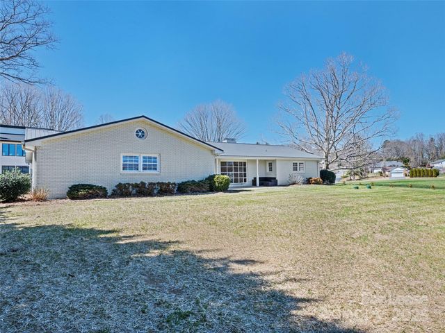106 Whispering Hills Drive, Hendersonville, NC 28792