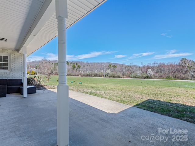 106 Whispering Hills Drive, Hendersonville, NC 28792