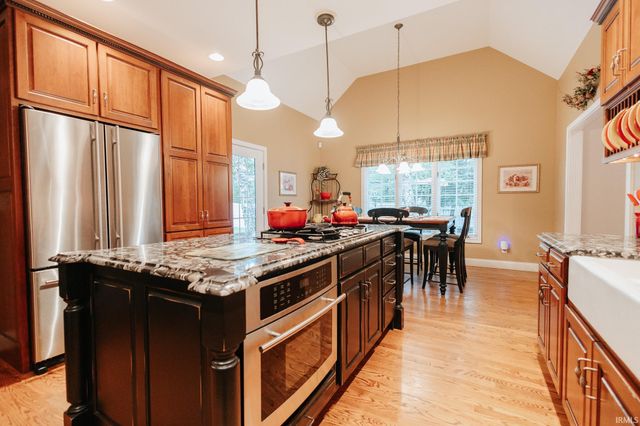 10480 WATERFORD Place, Newburgh, IN 47630