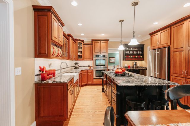 10480 WATERFORD Place, Newburgh, IN 47630