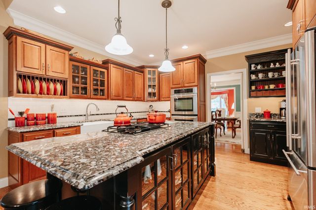 10480 WATERFORD Place, Newburgh, IN 47630