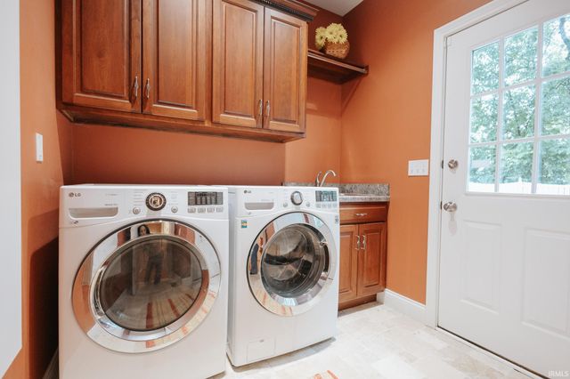 10480 WATERFORD Place, Newburgh, IN 47630