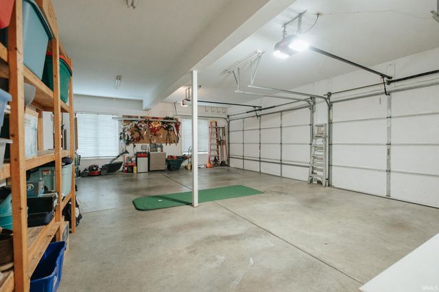 10480 WATERFORD Place, Newburgh, IN 47630