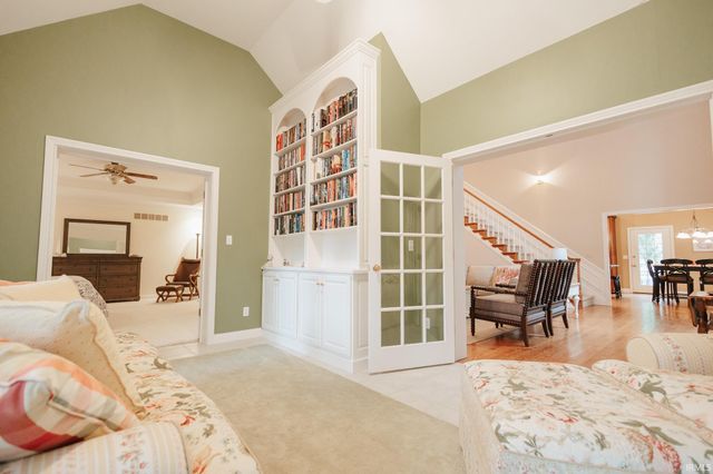 10480 WATERFORD Place, Newburgh, IN 47630