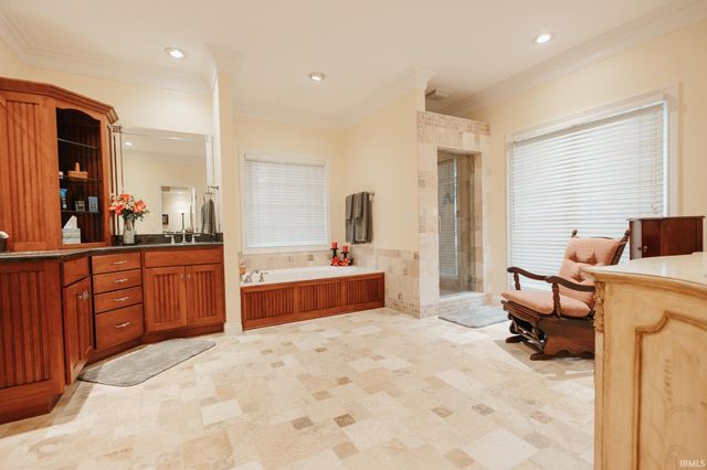 10480 WATERFORD Place, Newburgh, IN 47630