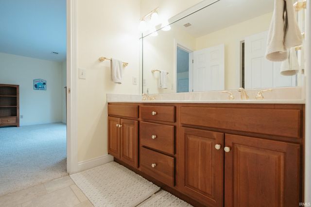 10480 WATERFORD Place, Newburgh, IN 47630