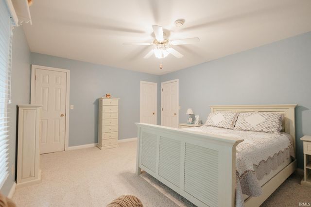 10480 WATERFORD Place, Newburgh, IN 47630