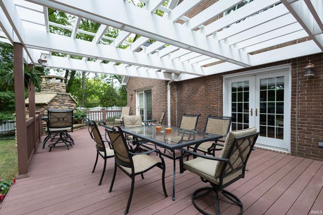 10480 WATERFORD Place, Newburgh, IN 47630