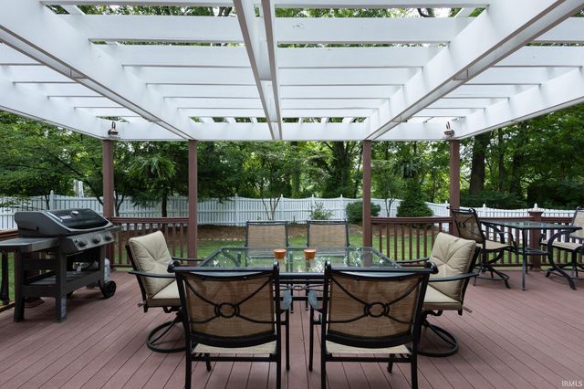 10480 WATERFORD Place, Newburgh, IN 47630