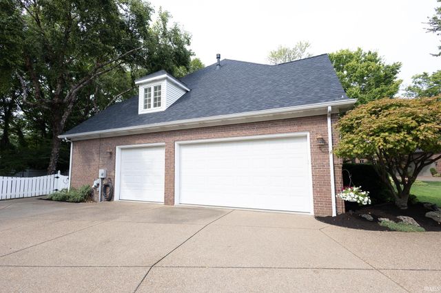 10480 WATERFORD Place, Newburgh, IN 47630