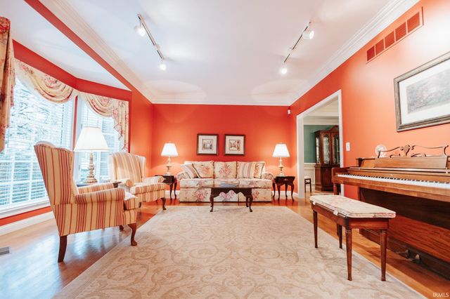 10480 WATERFORD Place, Newburgh, IN 47630