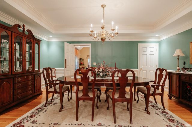 10480 WATERFORD Place, Newburgh, IN 47630