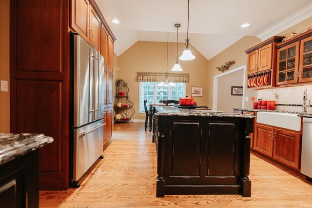 10480 WATERFORD Place, Newburgh, IN 47630