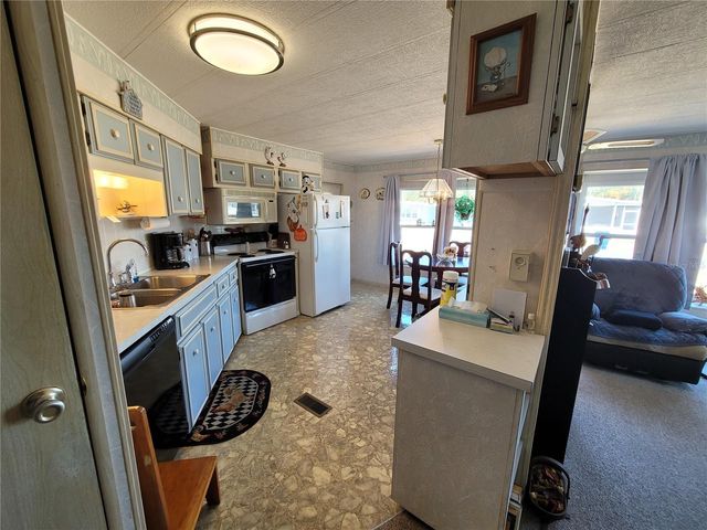 39438 ROCKFORD AVENUE, Zephyrhills, FL 33542