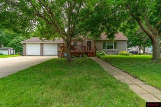 702 S 9th Avenue, St. James, MN 56081