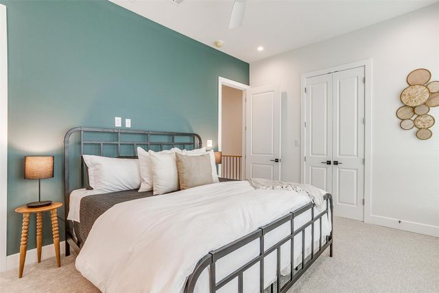 128 S Cooper Street, Arlington, TX 76013