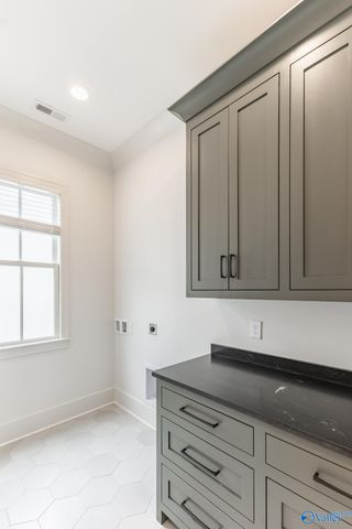 15 Angell Street NW, Huntsville, AL 35806