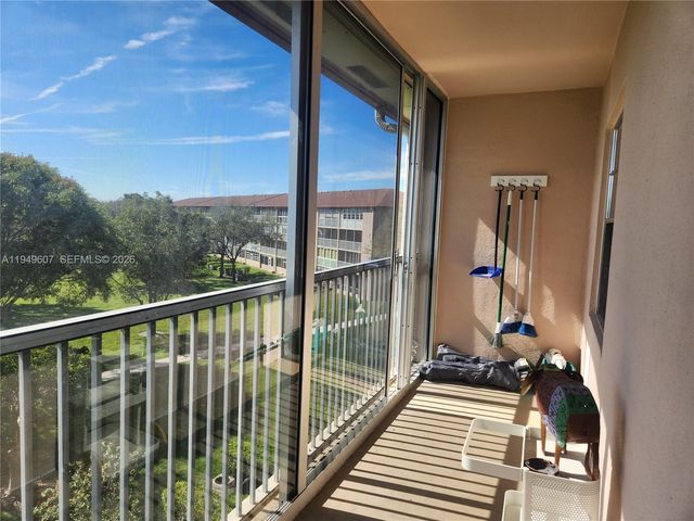 13250 SW 7th Ct 412L, Pembroke Pines, FL 33027