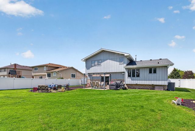 702 Longwood Court, Minooka, IL 60447