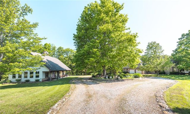 2739 Highway D, Bourbon, MO 65441