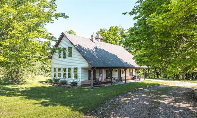 2739 Highway D, Bourbon, MO 65441