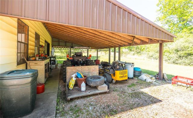 2739 Highway D, Bourbon, MO 65441
