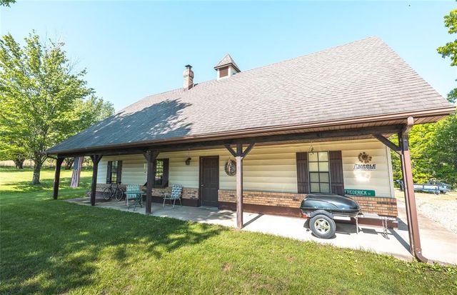 2739 Highway D, Bourbon, MO 65441