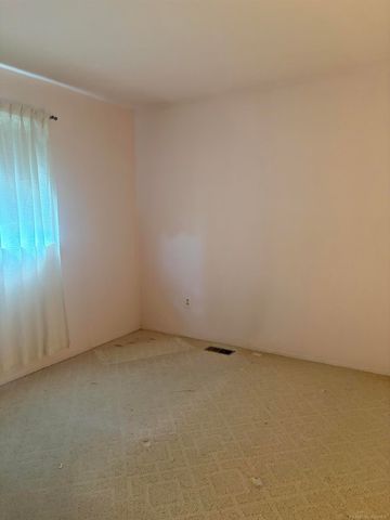 25400 Kelli Court, Taylor, MI 48180