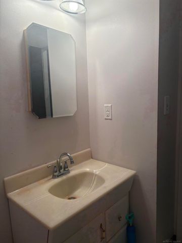 25400 Kelli Court, Taylor, MI 48180