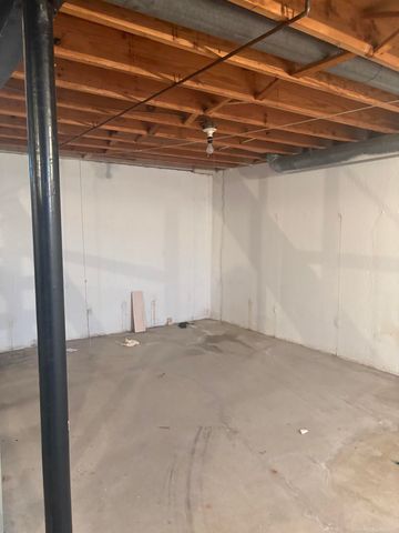 25400 Kelli Court, Taylor, MI 48180