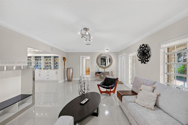 9261 SW 88 st, Miami, FL 33176