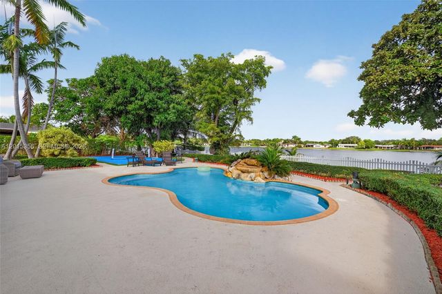 9261 SW 88 st, Miami, FL 33176
