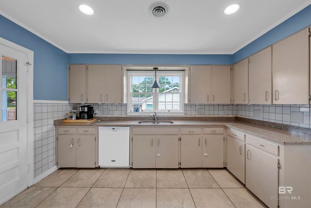 402 W Magnolia Avenue, Foley, AL 36542