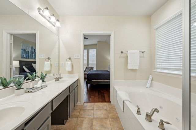 1261 Golf Club Drive, Lantana, TX 76226