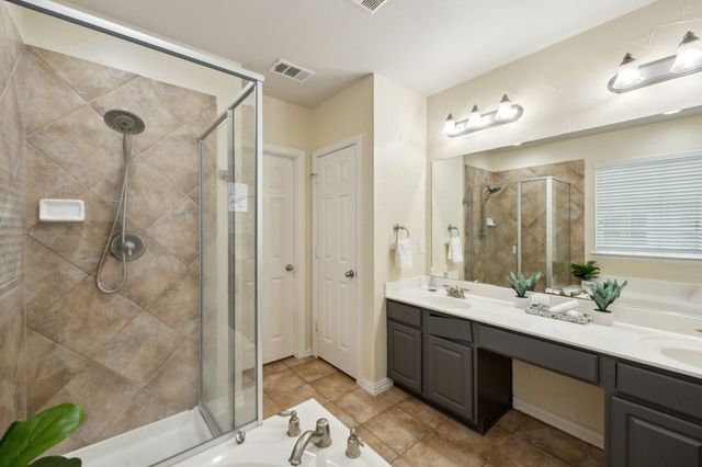 1261 Golf Club Drive, Lantana, TX 76226