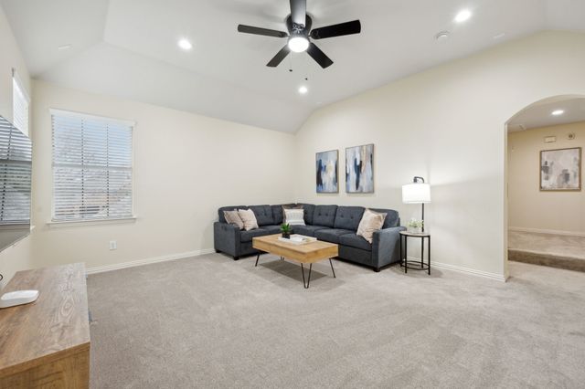 1261 Golf Club Drive, Lantana, TX 76226