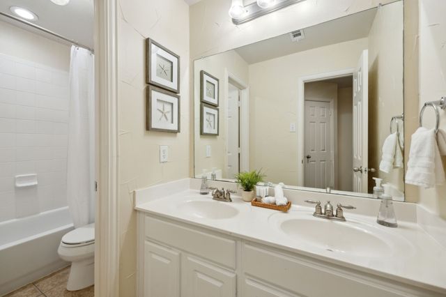 1261 Golf Club Drive, Lantana, TX 76226