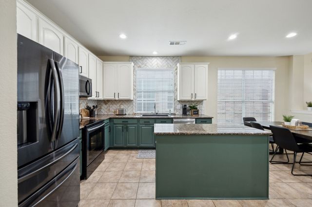 1261 Golf Club Drive, Lantana, TX 76226