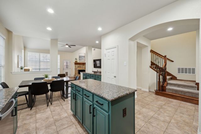 1261 Golf Club Drive, Lantana, TX 76226